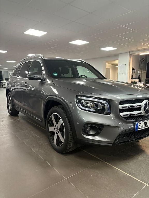 Grau Gebraucht 2021 Mercedes GLB200 SUV | 26.490 € (Superpreis) - Bild 1/4