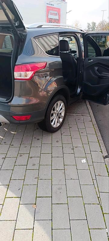 Gebraucht Ford Kuga 150 PS (110 kW) 2015 Grau SUV