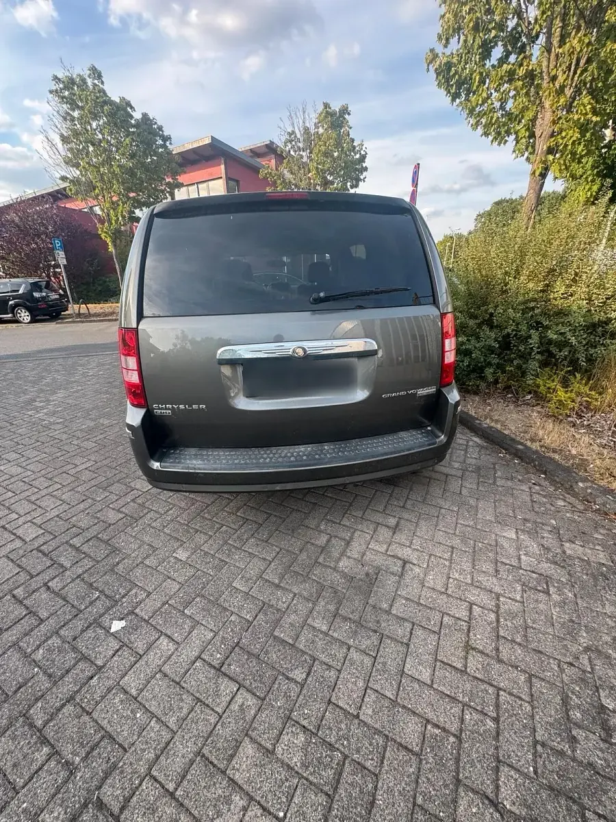 Gebraucht Chrysler Grand Voyager 163 PS (119 kW) 2010 Grau Van / Kleinbus