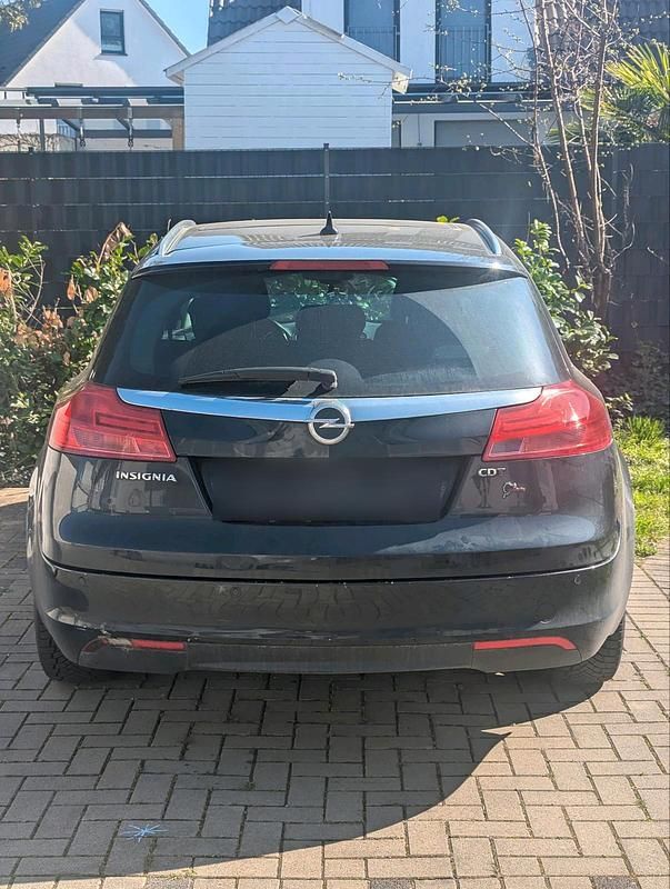 Gebraucht Opel Insignia 163 PS (119 kW) 2011 Schwarz Kombi