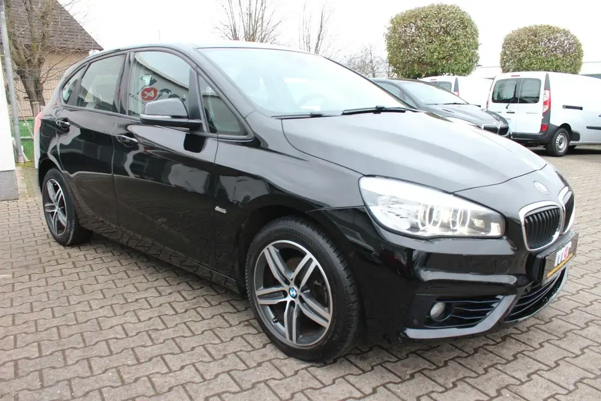 Gebraucht BMW 218 Active Tourer Sport Line 136 PS (100 kW) 2017 Schwarz Van / Kleinbus