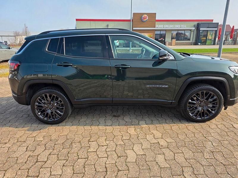 Gebraucht Jeep Compass Limited 190 PS (139 kW) 2021 Grün SUV