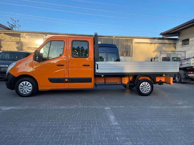 Second-hand Renault Master 131 CP (96 kW) 2017 Portocaliu Van