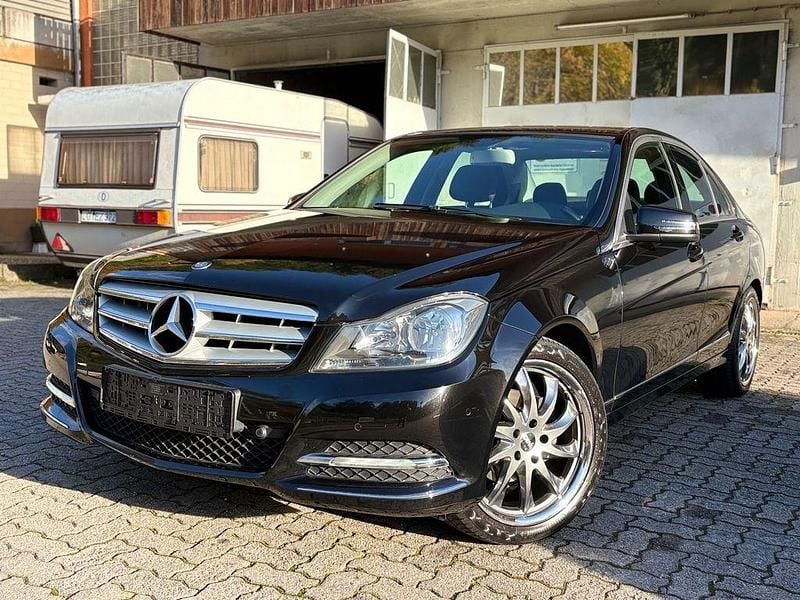 Schwarz Gebraucht 2012 Mercedes C180 Avantgarde Limousine | 10.990 € (Guter Preis) - Bild 1/4