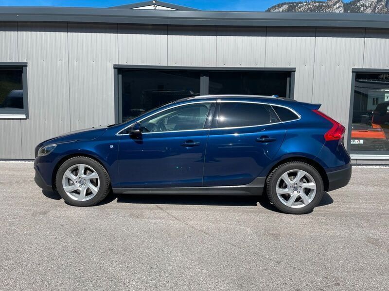 Blau Gebraucht 2014 Volvo V40 CC Ocean Race Kombi | 18.900 € - Bild 1/4