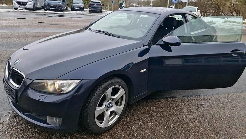 Gebraucht BMW 320 177 PS (130 kW) 2009 Blau Coupé