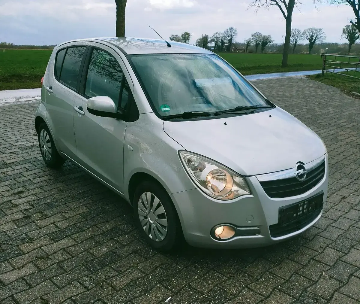 Second-hand Opel Agila 86 CP (63 kW) 2009 Argintiu Hatchback