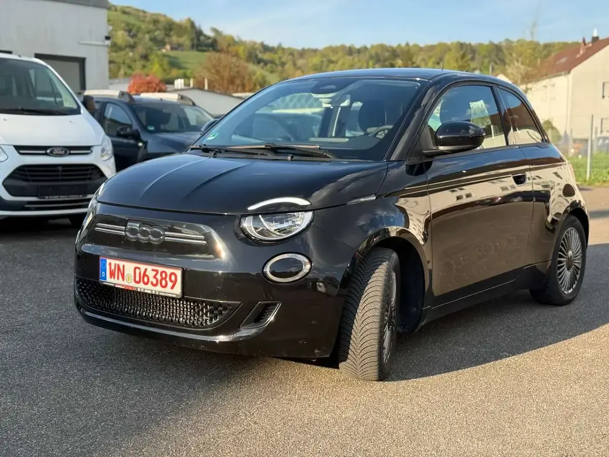 Gebraucht Fiat 500e Icon 86 kW (118 PS) 2021 Colore esterno (onyx schwarz) Kleinwagen