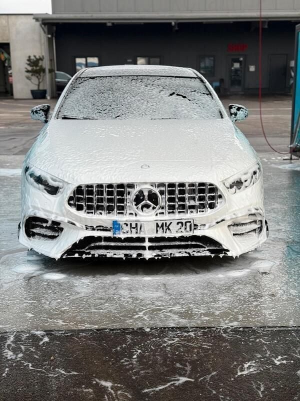 Weiß Gebraucht 2020 Mercedes A35 AMG AMG Limousine | 29.000 € (Guter Preis) - Bild 1/4