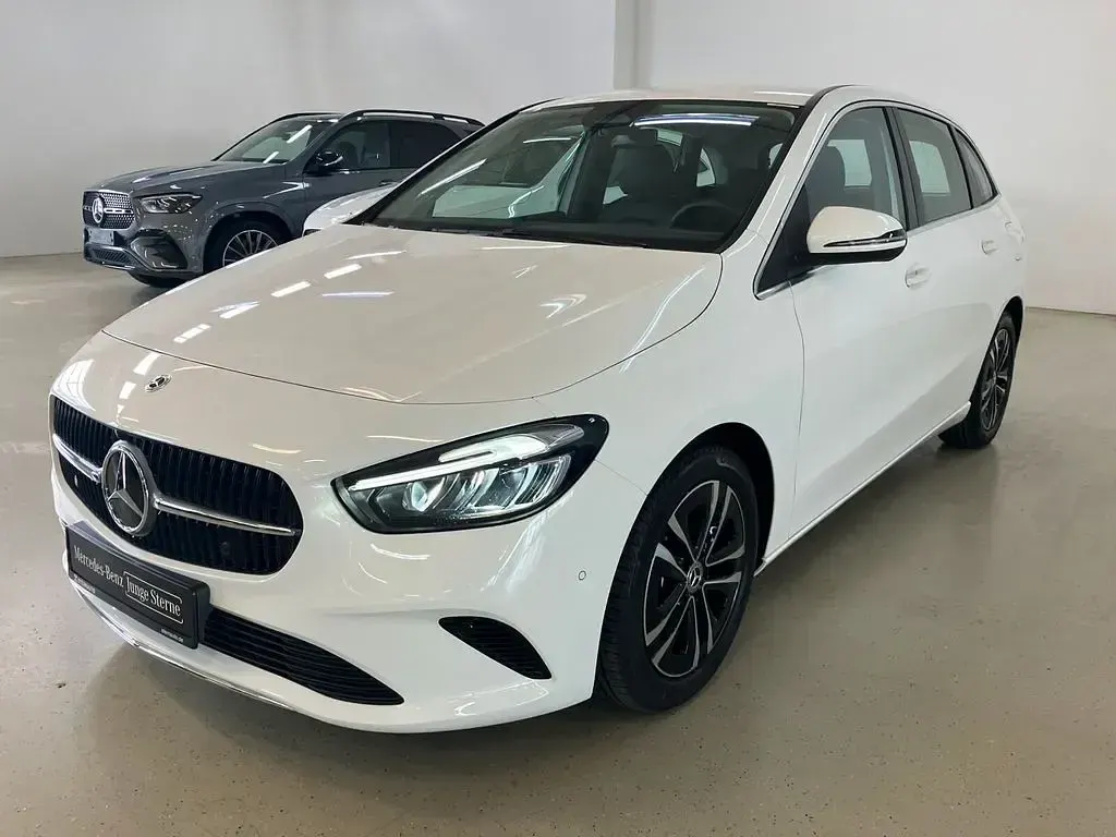 Gebraucht Mercedes B180 Progressive 136 PS (100 kW) 2025 Unilack polarweiß Kleinwagen