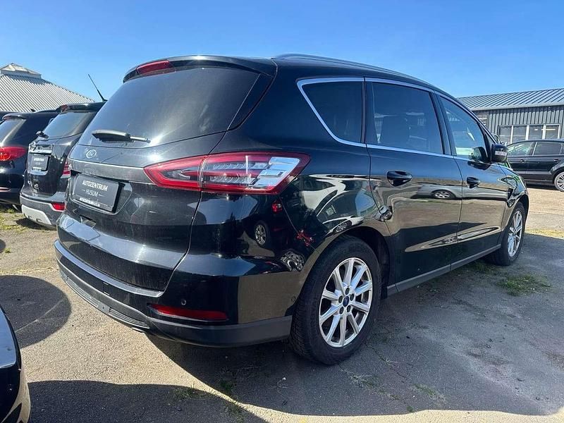 Second-hand Ford S-MAX Titanium 150 CP (110 kW) 2017 Negru Monovolum