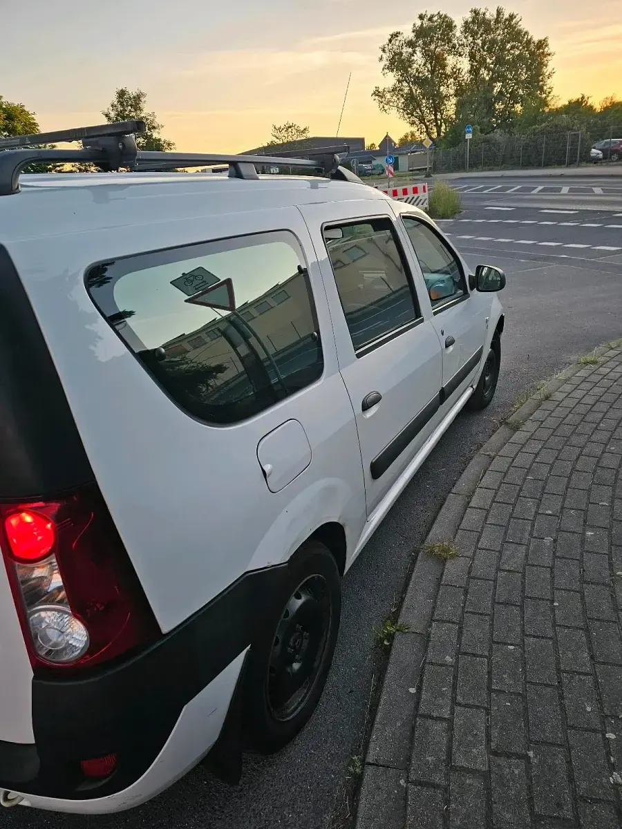 Gebraucht Dacia Logan 2008 Weiß Limousine