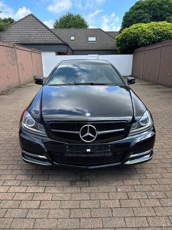 Schwarz Gebraucht 2014 Mercedes C200 Edition Coupé | 16.500 € (Guter Preis) - Bild 1/4