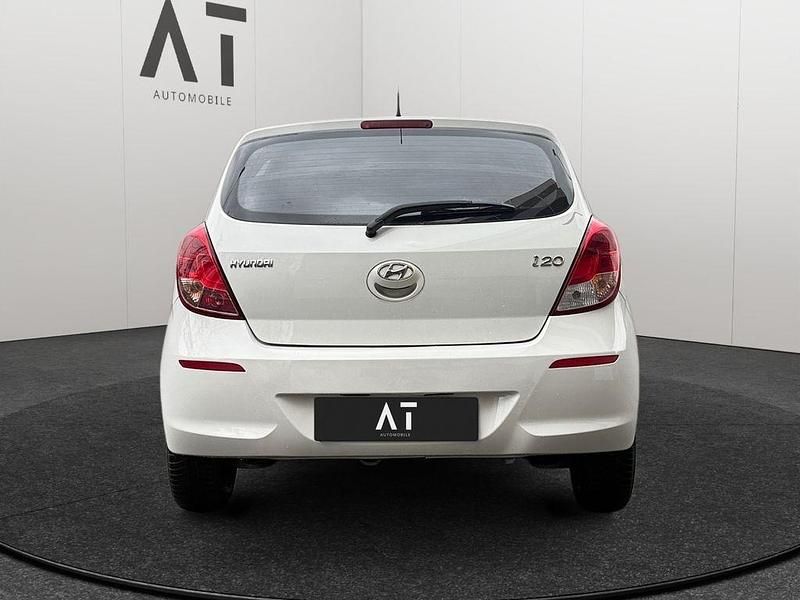Gebraucht Hyundai i20 Edition 86 PS (63 kW) 2012 Weiß Kleinwagen
