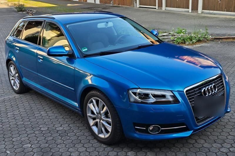 Silber Gebraucht 2012 Audi A3 Sportback Ambition Kombi | 9.990 € (Teuer) - Bild 1/4