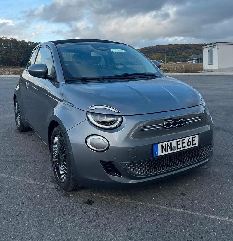 Grau Gebraucht 2021 Fiat 500e Cabrio | 16.490 € (Superpreis) - Bild 1/4