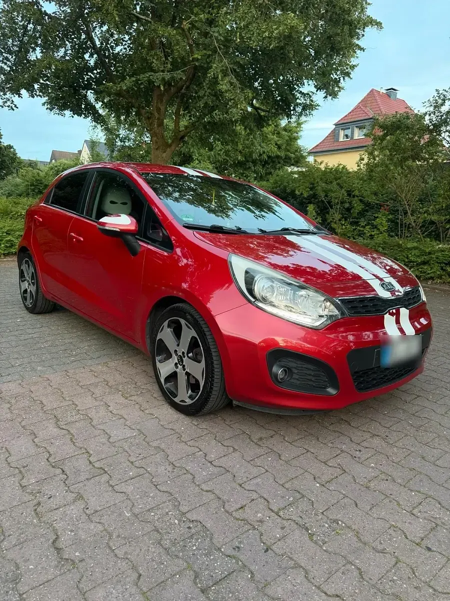 Gebraucht Kia Rio 90 PS (66 kW) 2011 Rot Kleinwagen