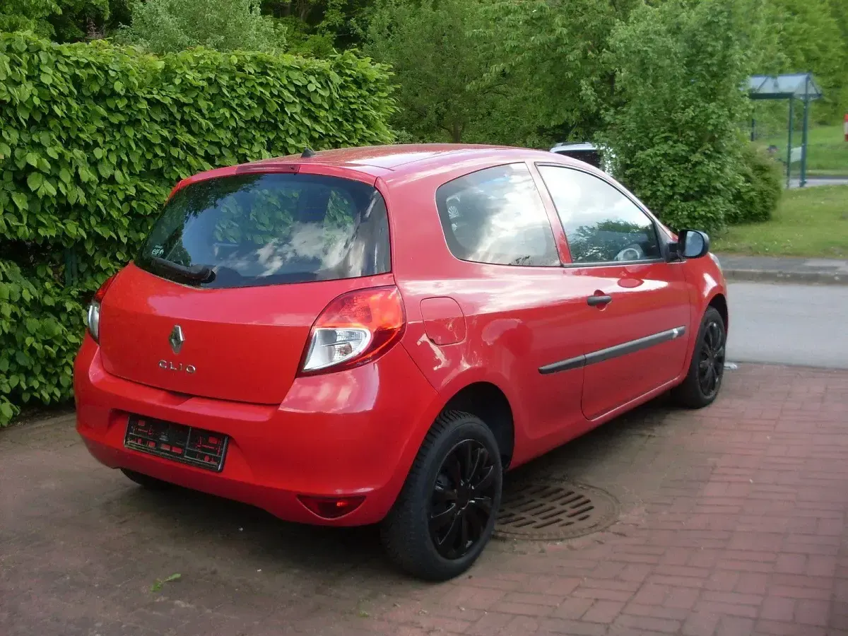 Gebraucht Renault Clio III 75 PS (55 kW) 2012 Rot Kleinwagen