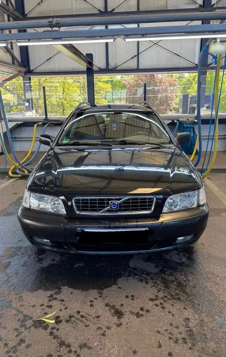 Gebraucht Volvo V40 122 PS (89 kW) 2003 Schwarz Kombi