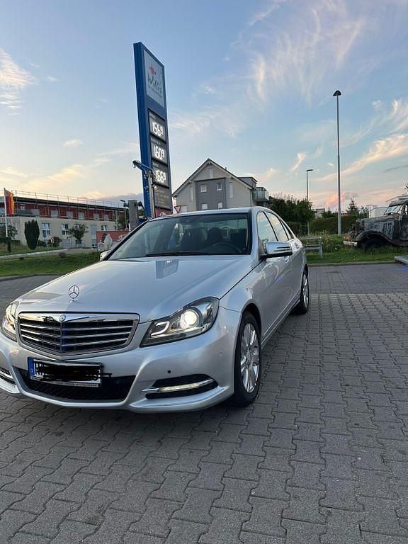 Silber Gebraucht 2012 Mercedes C220 Elegance Limousine | 13.900 € (Fairer Preis) - Bild 1/4