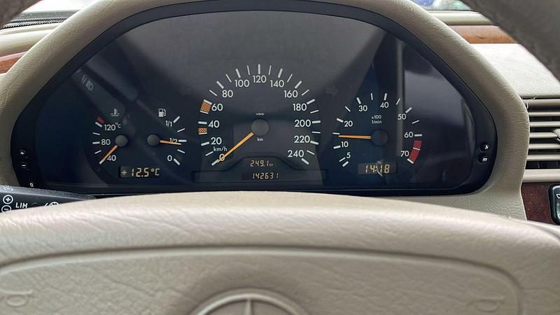 Grün Gebraucht 1998 Mercedes C180 Elegance Kombi | 3.333 € (Fairer Preis) - Bild 1/4