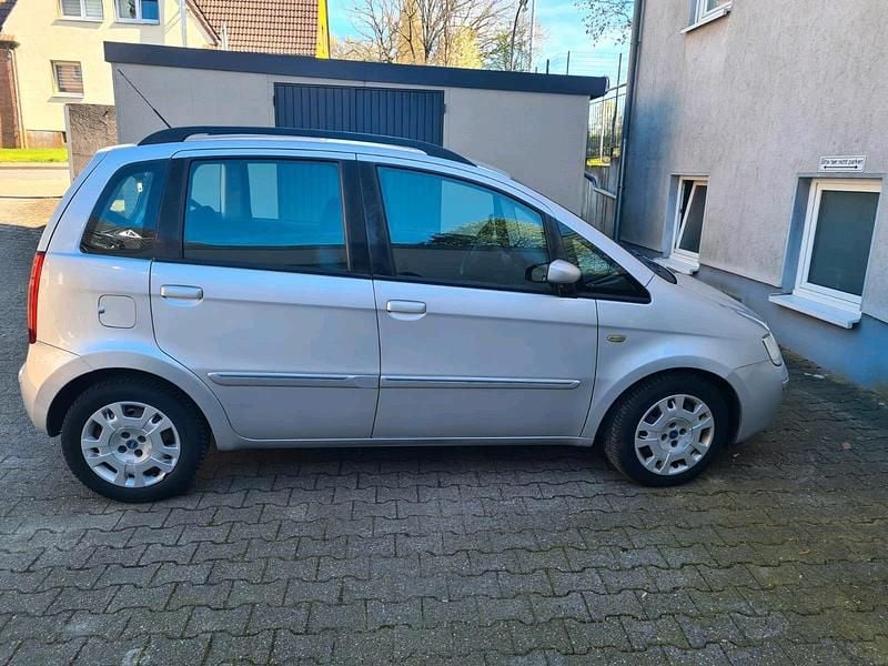 Gebraucht Fiat Idea 94 PS (69 kW) 2007 Silber Van / Kleinbus