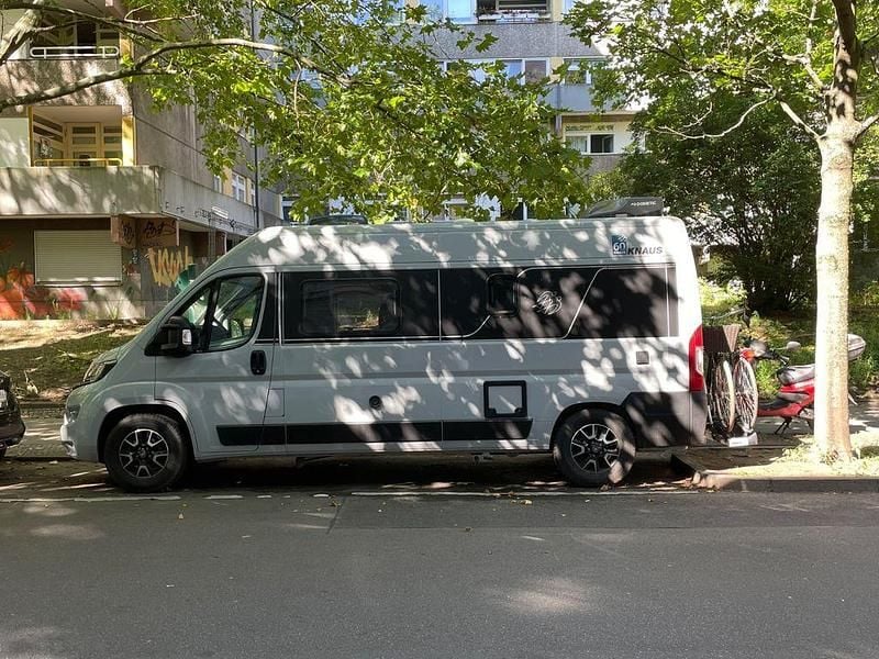 Grau Gebraucht 2023 Fiat 600 Van / Kleinbus | 49.999 € - Bild 1/4