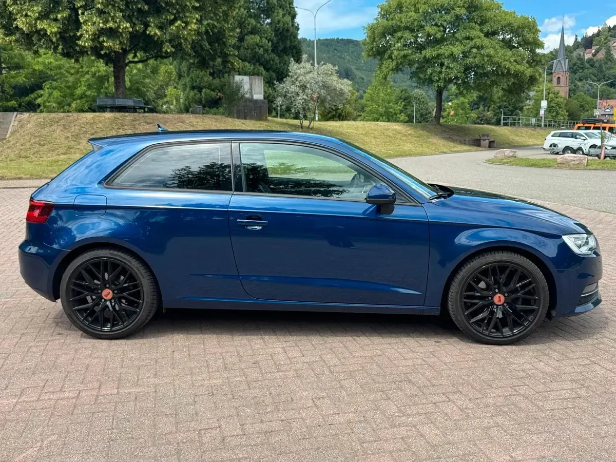 Gebraucht Audi A3 Ambiente 150 PS (110 kW) 2015 Blau Kleinwagen