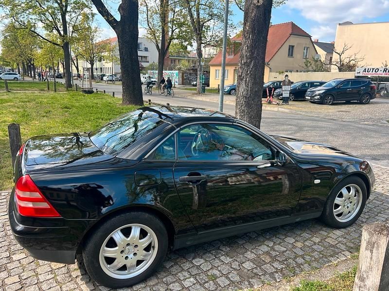 Second-hand Mercedes SLK200 136 CP (100 kW) 1997 Negru Cabrio