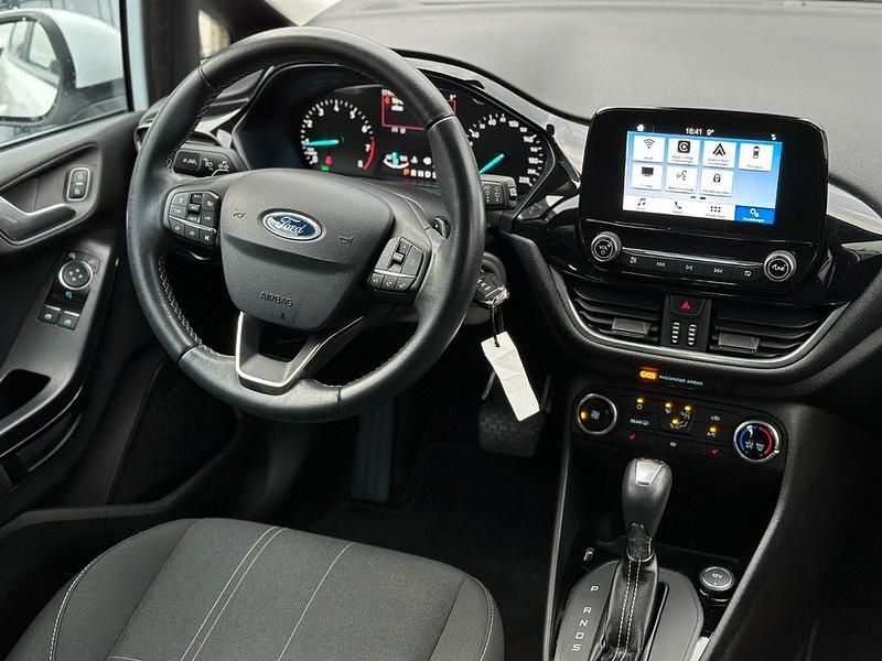 Gebraucht Ford Fiesta 101 PS (74 kW) 2017 Weiß Limousine