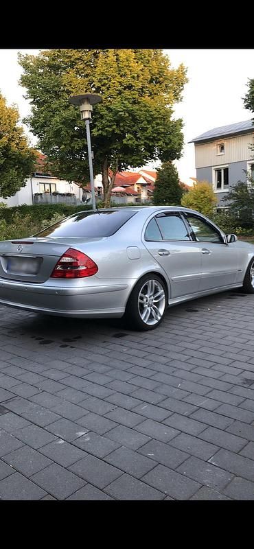 Gebraucht Mercedes E500 306 PS (225 kW) 2002 Silber Limousine