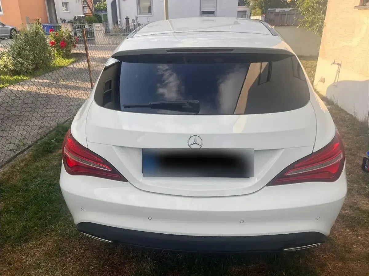 Gebraucht Mercedes CLA200 Shooting Brake 136 PS (100 kW) 2016 Schwarz Kombi