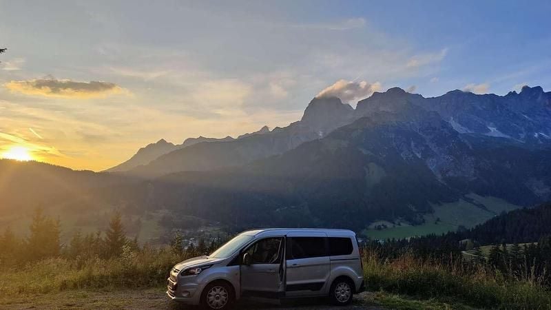 Silber Gebraucht 2015 Ford Grand Tourneo Connect Van / Kleinbus | 9.300 € (Guter Preis) - Bild 1/4