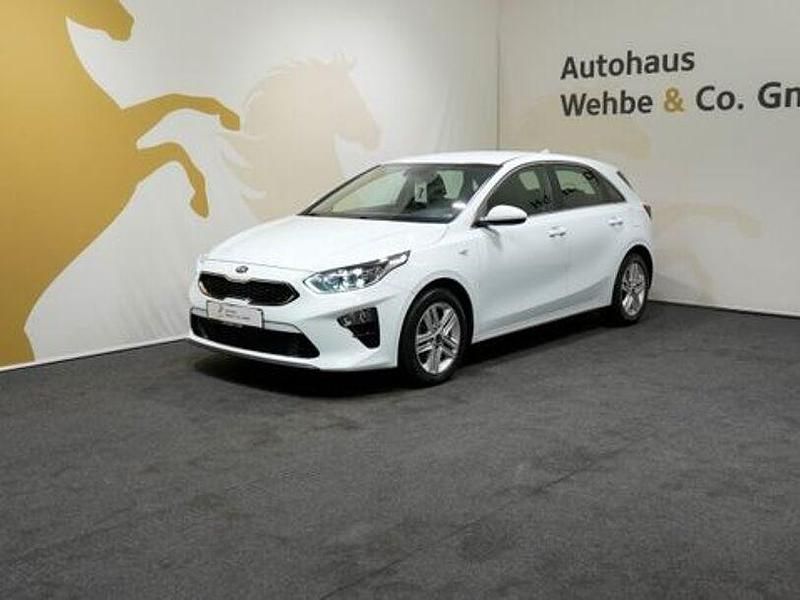 Weiß Gebraucht 2020 Kia Ceed Vision Limousine | 18.400 € (Etwas zu teuer) - Bild 1/4