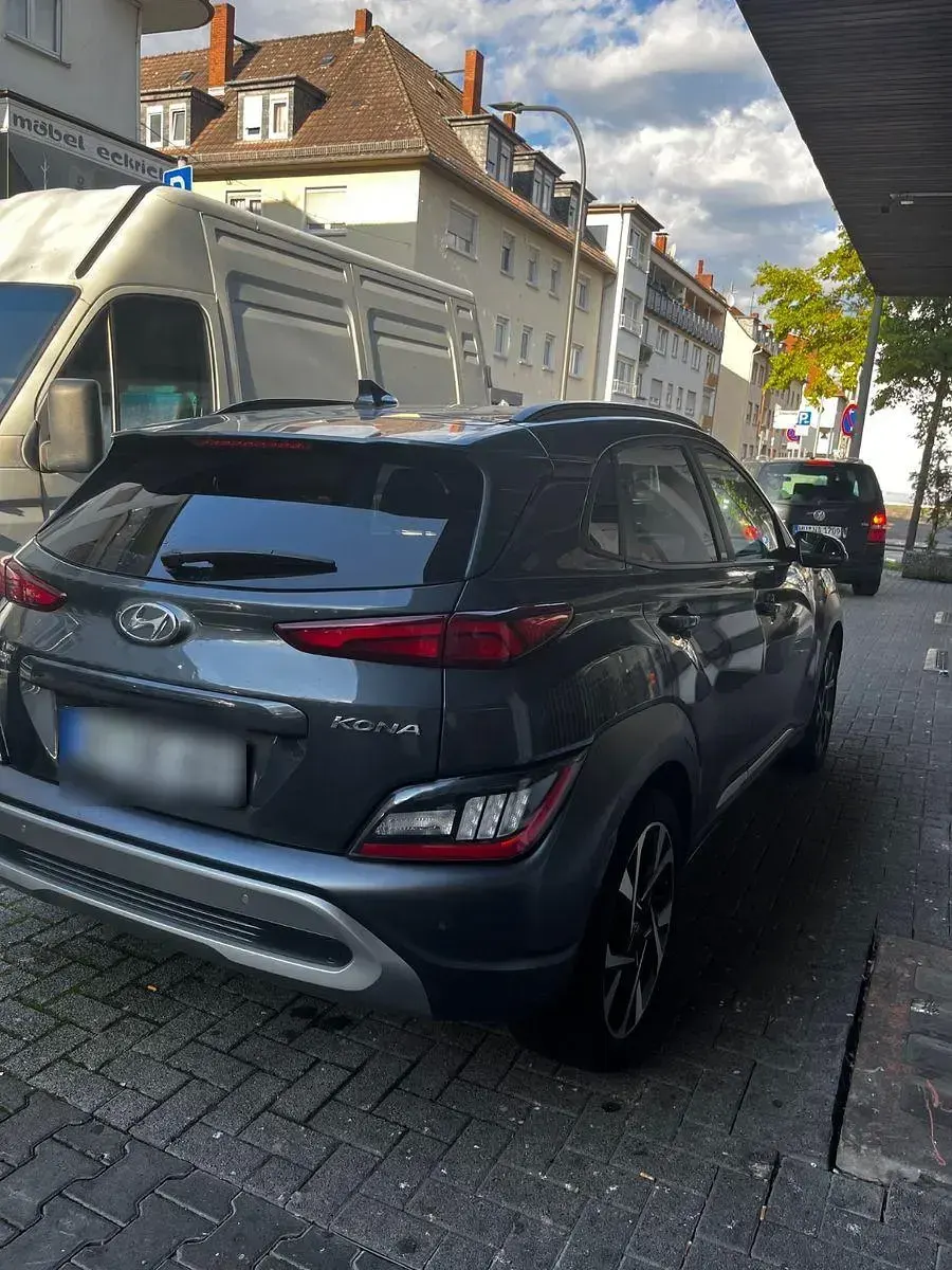 Gebraucht Hyundai Kona Prime 120 PS (88 kW) 2021 Schwarz SUV
