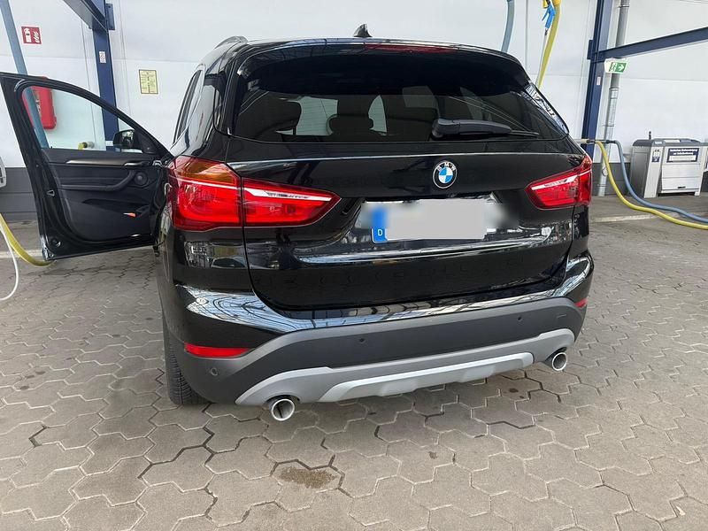 Schwarz Gebraucht 2018 BMW X1 SUV | 24.500 € (Fairer Preis) - Bild 1/4