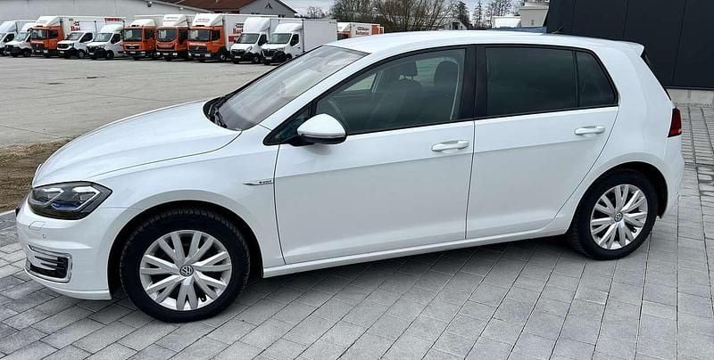 Gebraucht VW e-Golf 100 kW (136 PS) 2020 Weiß Kleinwagen