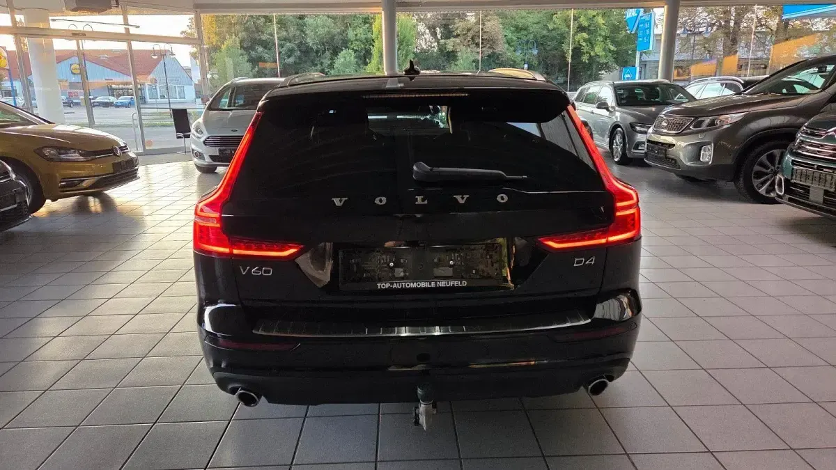 Second-hand Volvo V60 190 CP (139 kW) 2019 Negru Break