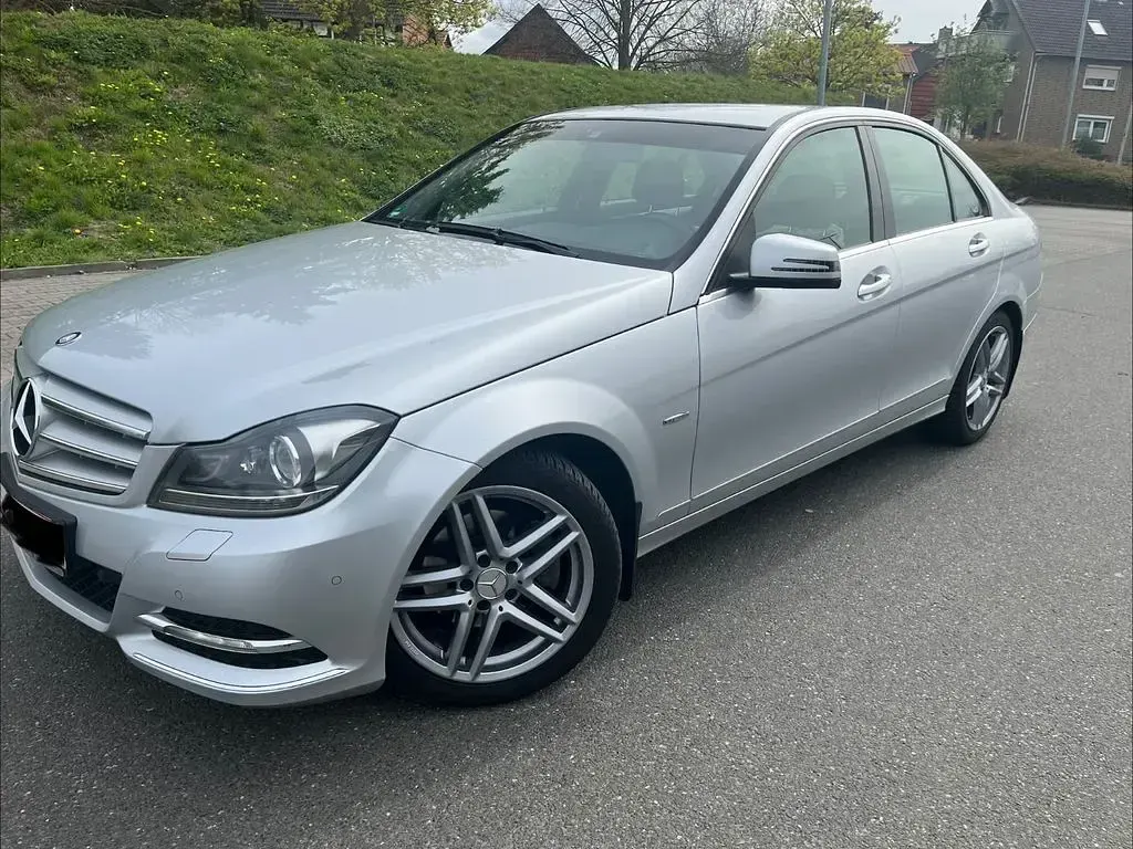Używany Mercedes C200 184 KM (135 kW) 2011 Srebrny Sedan/Limuzyna