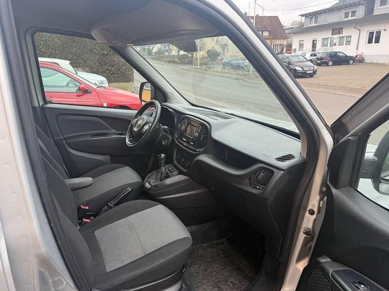 Gebraucht Fiat Doblò 101 PS (74 kW) 2016 Silber Van / Kleinbus