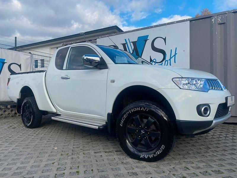 Weiß Gebraucht 2013 Mitsubishi L200 Invite Abholung | 15.490 € (Teuer) - Bild 1/4