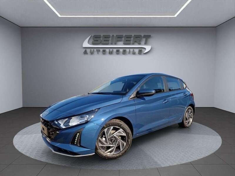 Vibrant blue Neu 2025 Hyundai i20 Trend Limousine | 22.750 € (Fairer Preis) - Bild 1/4