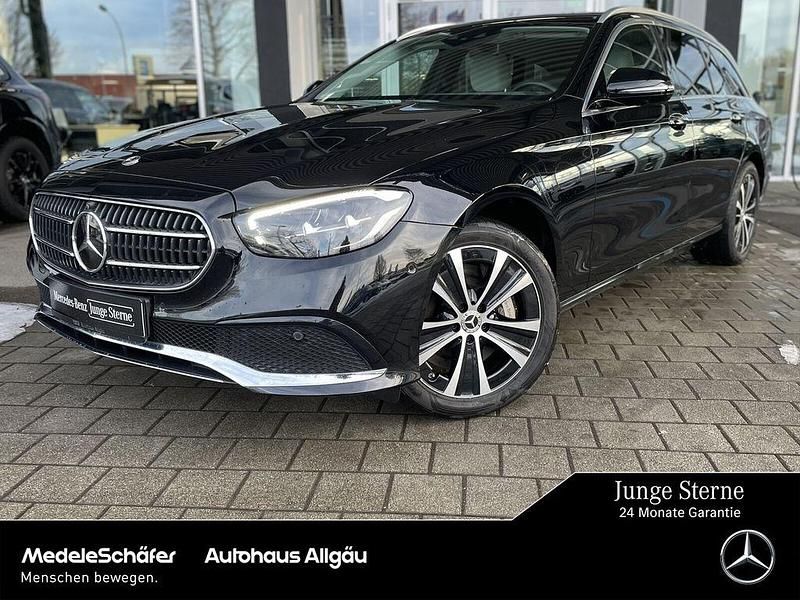 Unilack schwarz Gebraucht 2021 Mercedes E300 Avantgarde Kombi | 34.890 € (Teuer) - Bild 1/4