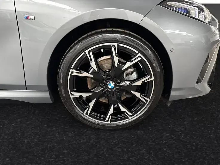 Gebraucht BMW 120 M Sport 163 PS (119 kW) 2025 Skyscraper grau metallic Kleinwagen