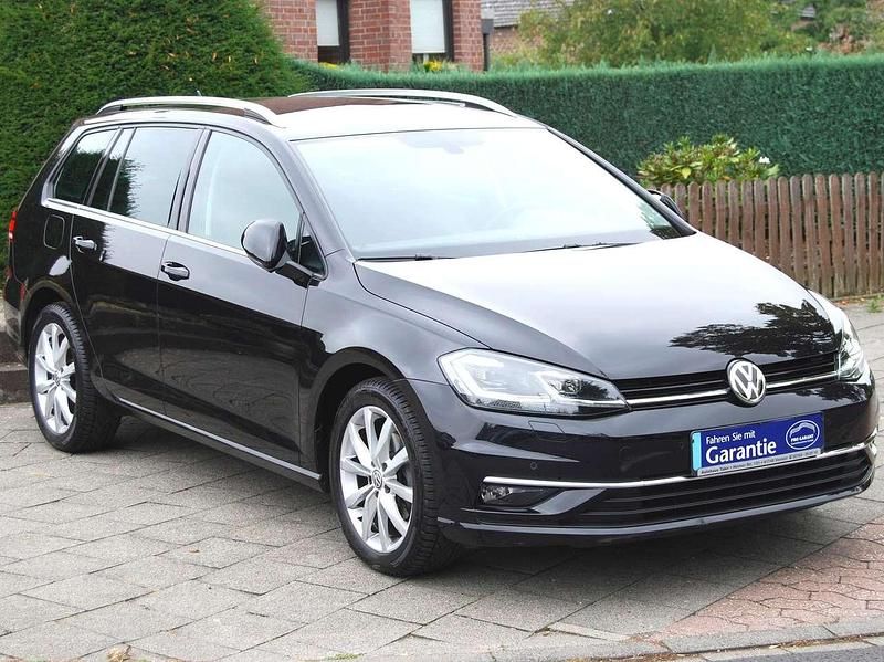 Deep black Gebraucht 2020 VW Golf VIII Highline Kombi | 16.900 € (Guter Preis) - Bild 1/4