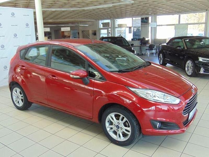 Gebraucht Ford Fiesta Trend 80 PS (58 kW) 2015 Rot Limousine