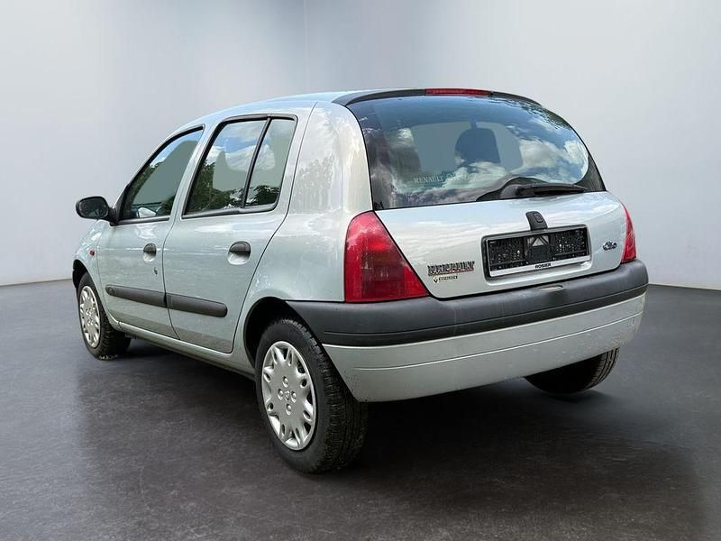 Gebraucht Renault Clio II Basis 58 PS (42 kW) 2001 Grün Limousine