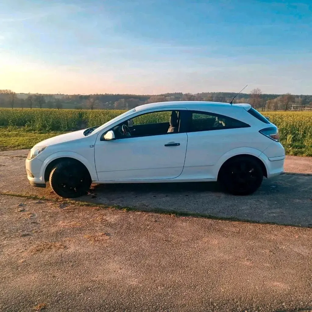 Usata Opel Astra 90 CV (66 kW) 2009 Bianco Coupé