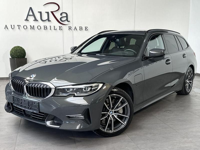 Dravitgrau Gebraucht 2021 BMW 330e Sport Line Kombi | 28.449 € (Etwas zu teuer) - Bild 1/4