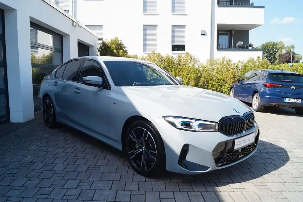 Gebraucht BMW 330e M Sport 292 PS (214 kW) 2025 Grau Limousine
